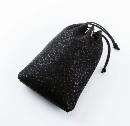 ー印伝ー合切袋マチ付(黒地×黒漆×とんぼ)