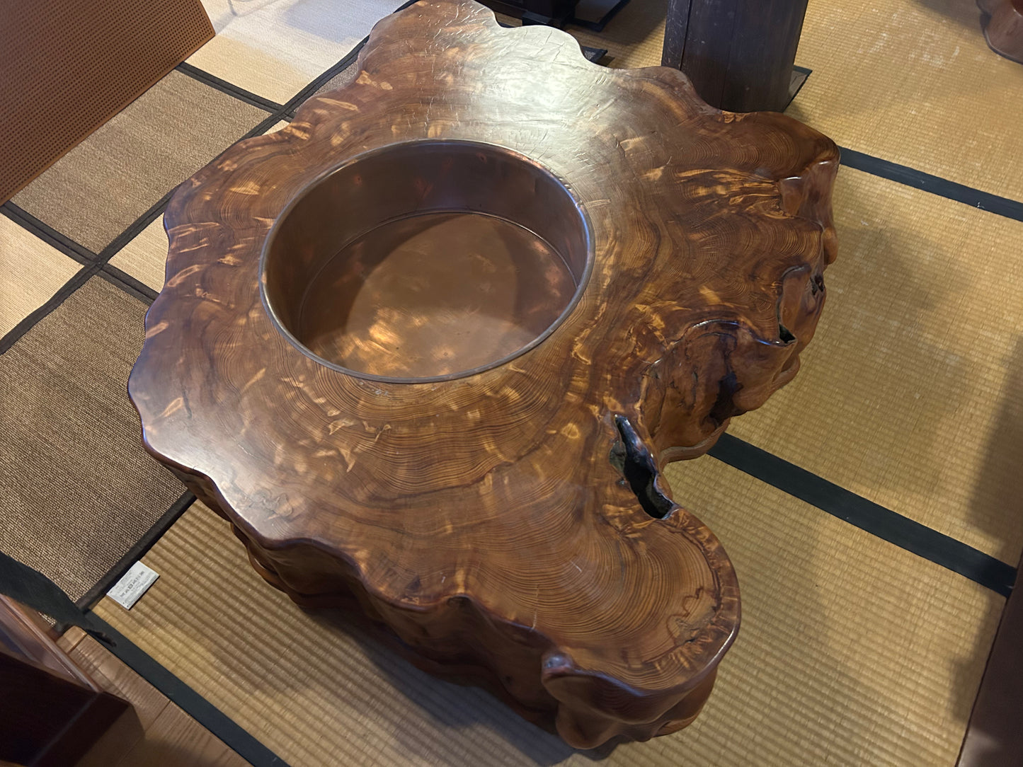 屋久杉火鉢(Yakusugi furniture)