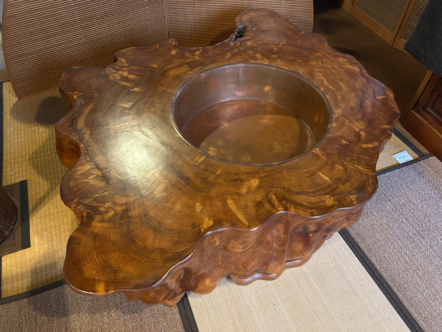 屋久杉火鉢(Yakusugi furniture)