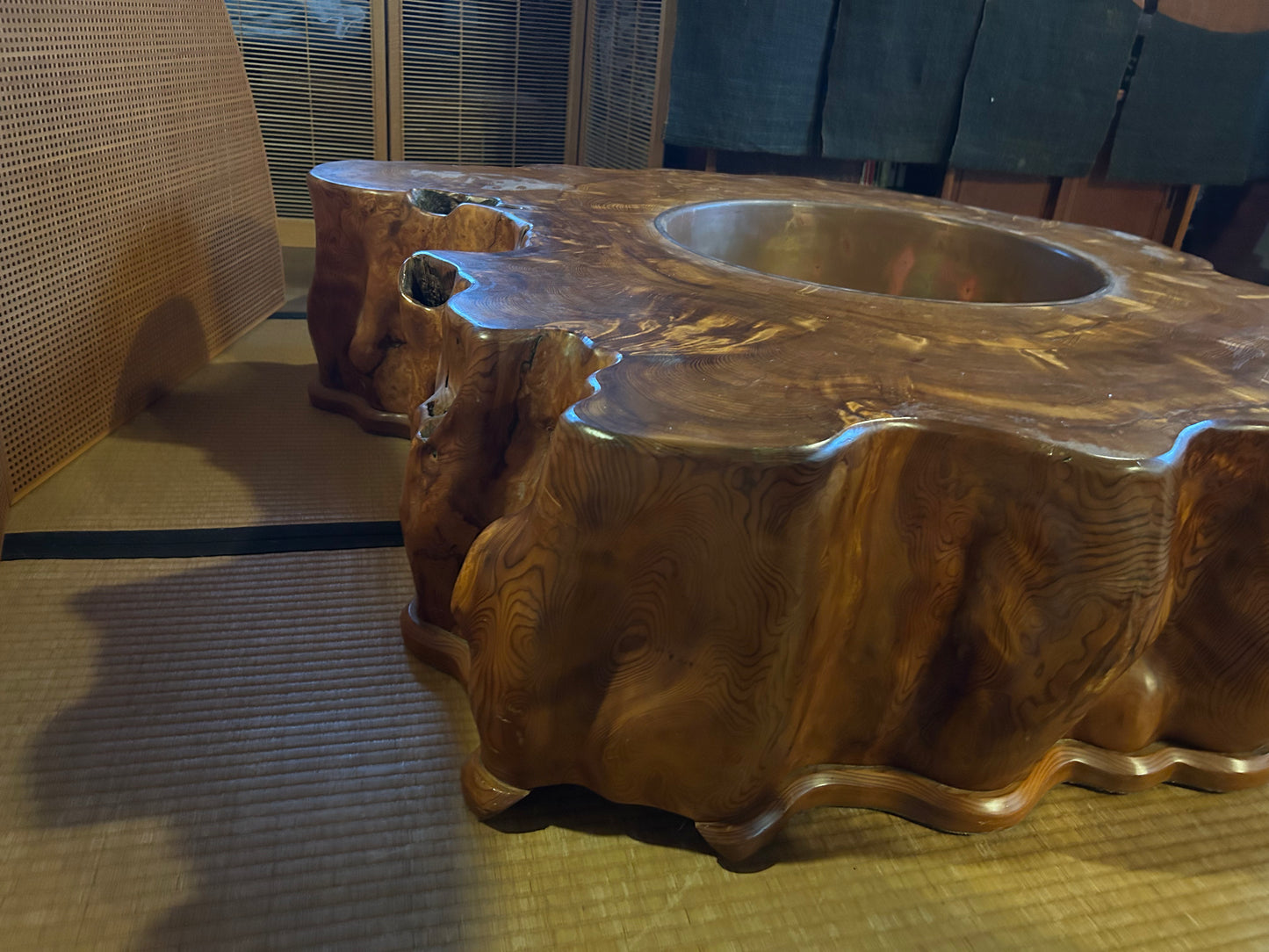 屋久杉火鉢(Yakusugi furniture)