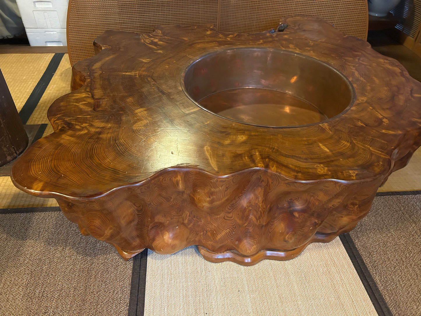 屋久杉火鉢(Yakusugi furniture)