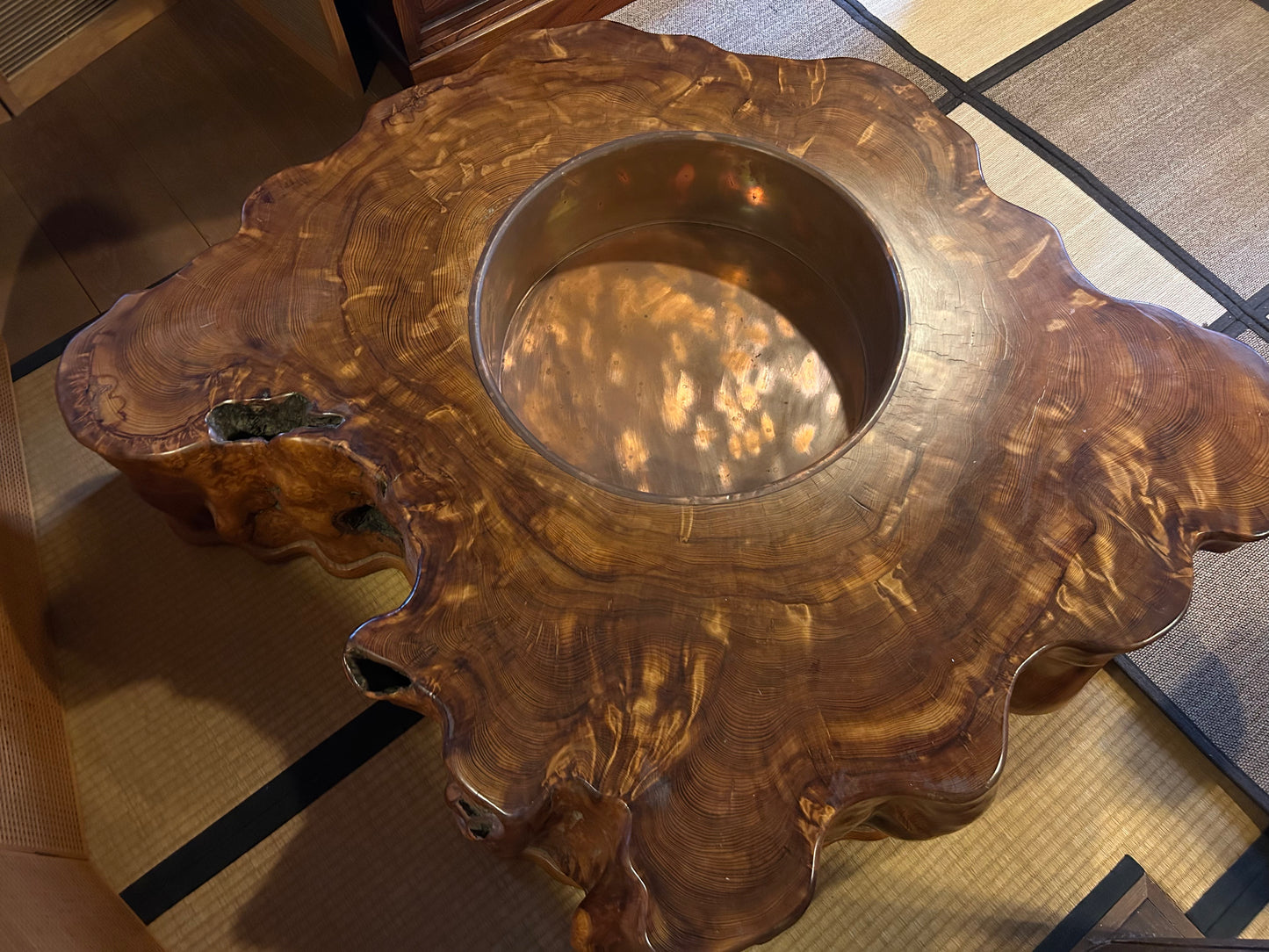 屋久杉火鉢(Yakusugi furniture)