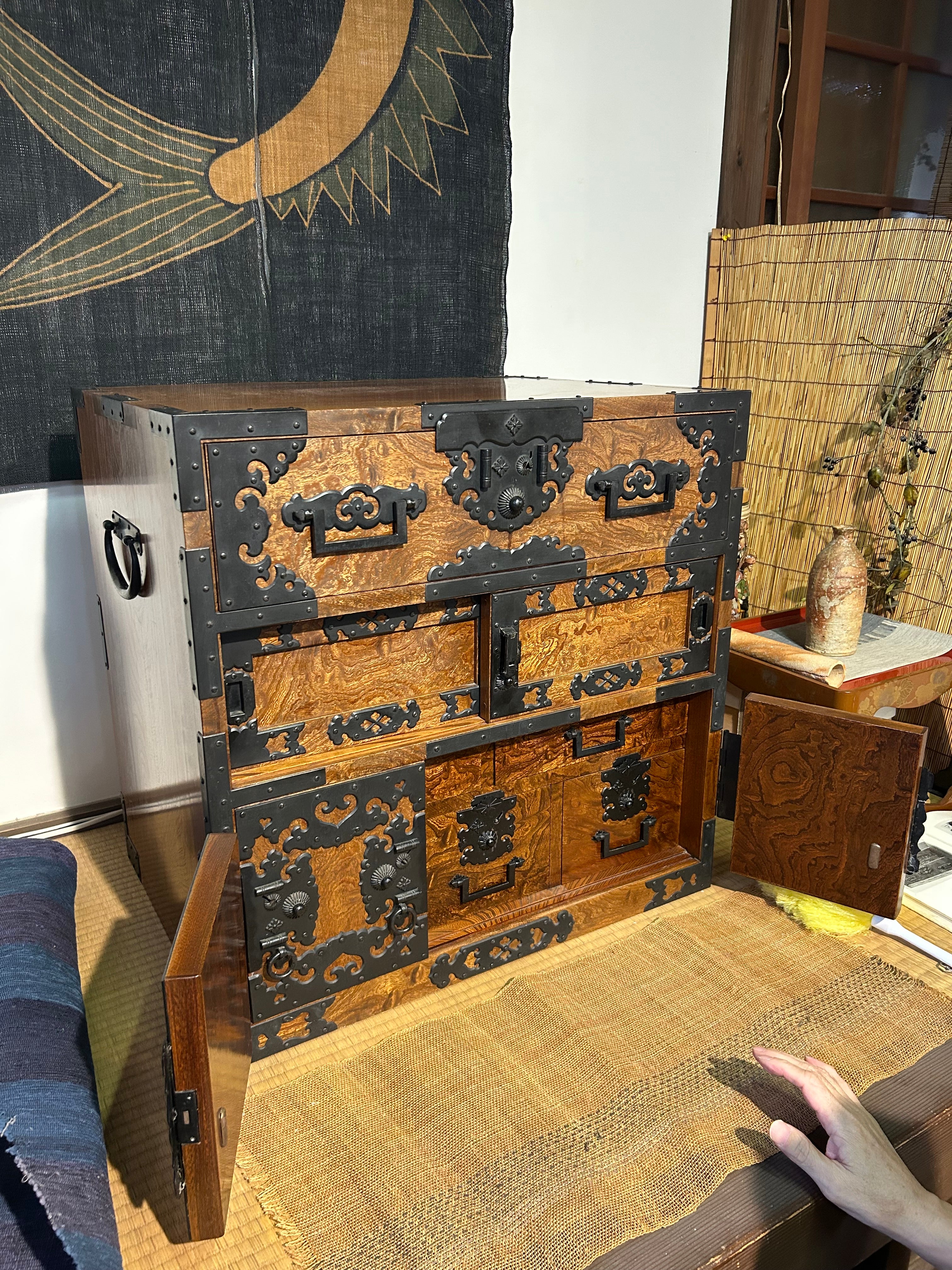 ◎希少◎玉杢入り酒田の舟箪笥 (無垢材 桐 欅上杢 けやき 和箪笥