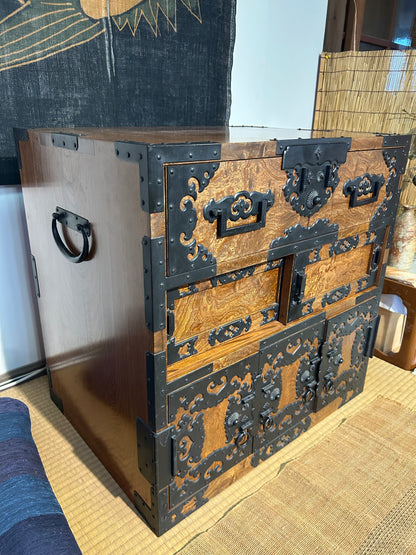 ◎希少◎玉杢入り酒田の舟箪笥　 (無垢材　桐　欅上杢　けやき　和箪笥 アンティーク 木製伝統工芸 民芸家具)